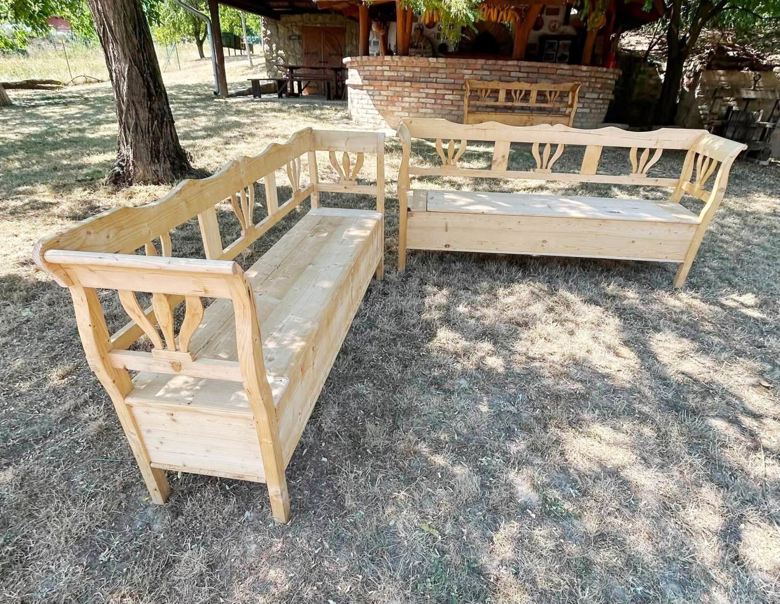 L52 - Vidiecke lavice / šafárne, s odkladacím priestorom - Cena 450 €