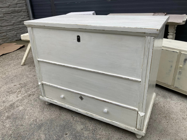 KOM02 - Komoda vo vintage štýle v zreštaurovanom stave, patinované. Cena 220€ 1