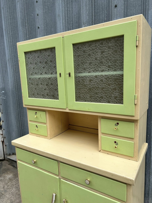 K89 - Vidiecky kredenc v dobrom pôvodnom stave. Cena 190€ 4