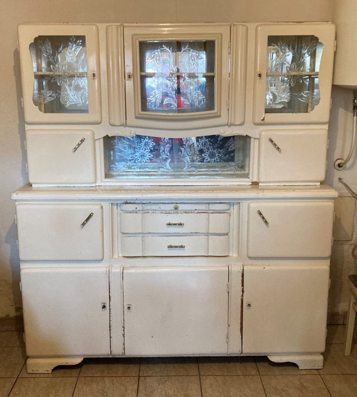 K54 - Kredenc v provensálskom štýle - Cena 390€