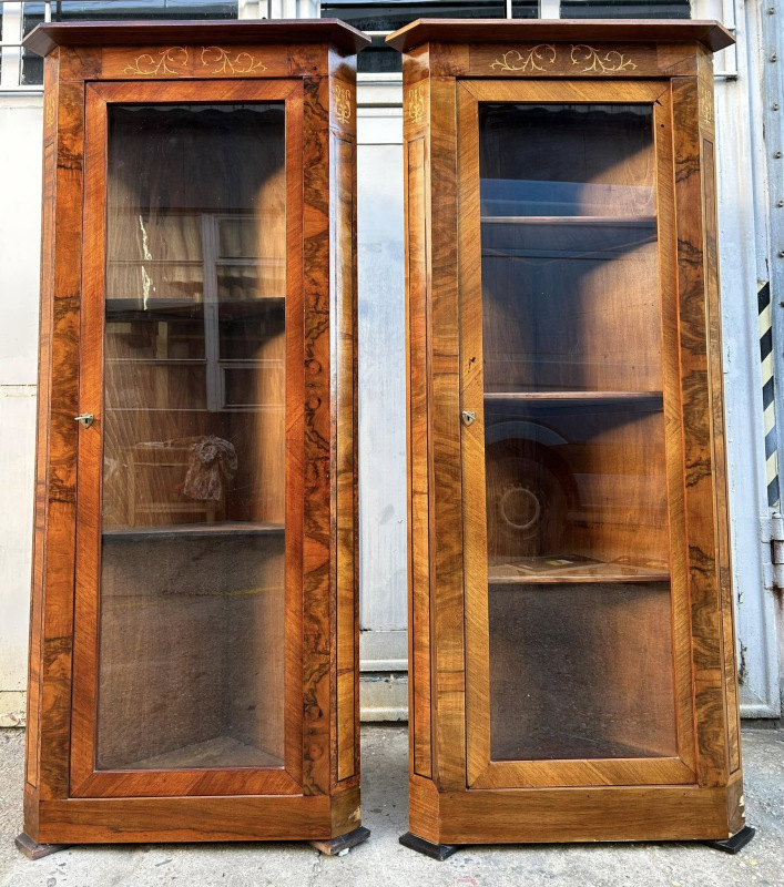 Rohové vitríny/knižnice Biedermeier. 2 kusy. Cena 400 € / ks 4
