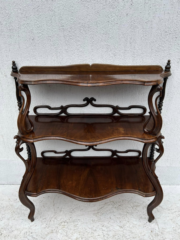 Rokokový etažer (polica) s tradičnou polytúrou - Cena 400 €