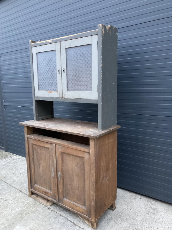 K35 -Vidiecky kredenc/príborník, pred renováciou. - Cena 185€ 2