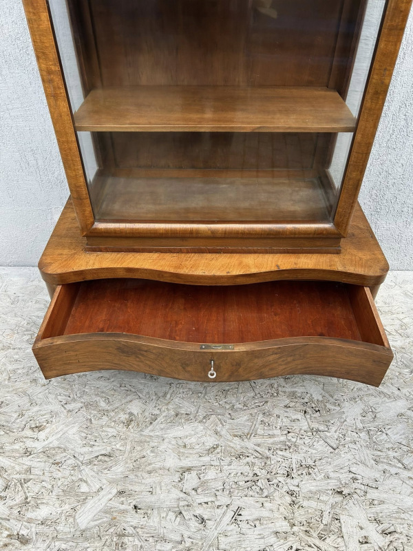 V64 - Pekná Art DECO vitrina - Cena 690€ 3