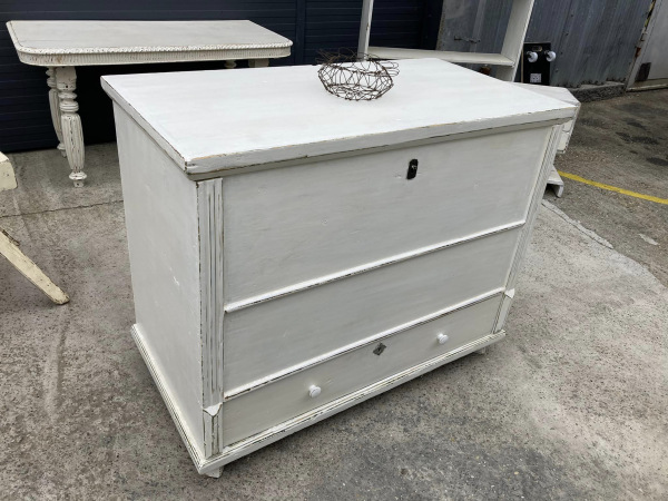 KOM02 - Komoda vo vintage štýle v zreštaurovanom stave, patinované. Cena 220€ 2