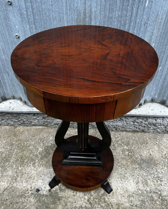 Empírový stolík zrenovovaný - Cena 590€ 1