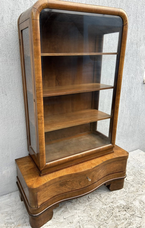 V64 - Pekná Art DECO vitrina - Cena 690€ 1