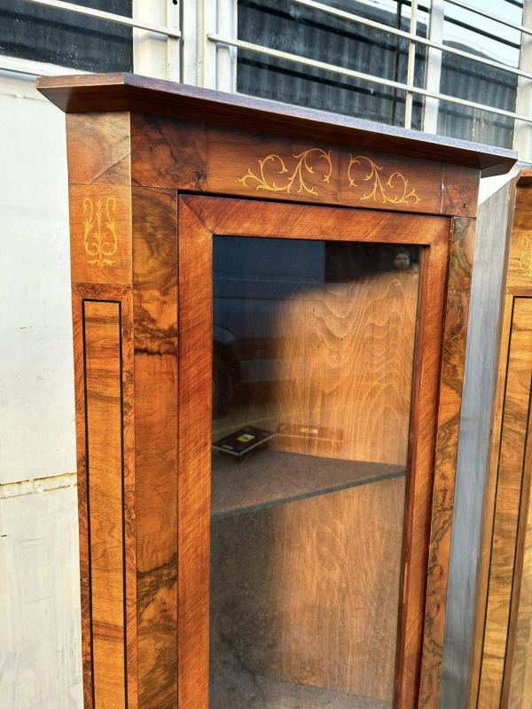 Rohové vitríny/knižnice Biedermeier. 2 kusy. Cena 400 € / ks 3