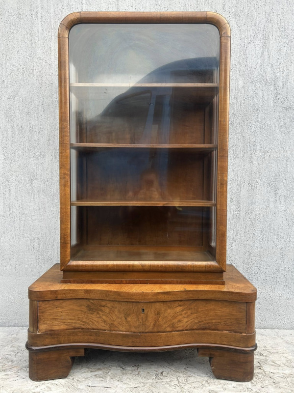 V64 - Pekná Art DECO vitrina - Cena 690€