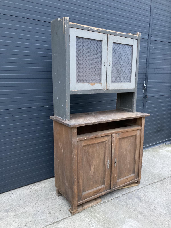K35 -Vidiecky kredenc/príborník, pred renováciou. - Cena 185€ 1