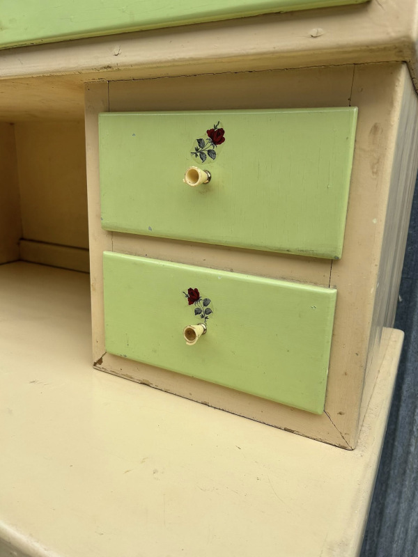 K89 - Vidiecky kredenc v dobrom pôvodnom stave. Cena 190€ 5