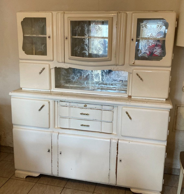 K54 - Kredenc v provensálskom štýle - Cena 390€ 2