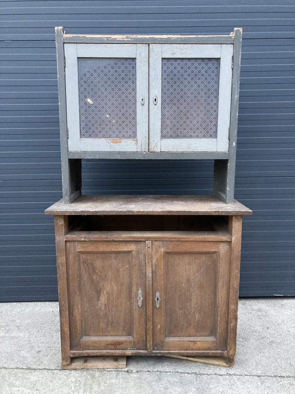 K35 -Vidiecky kredenc/príborník, pred renováciou. - Cena 185€