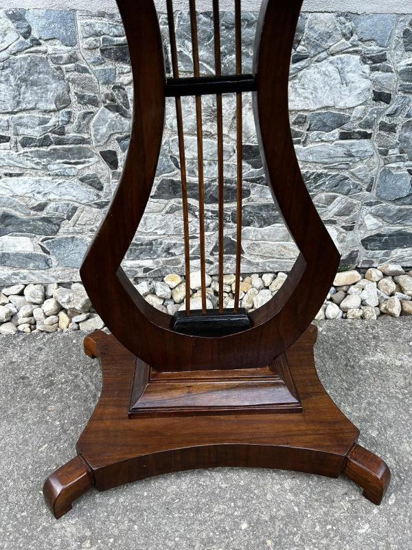 Stolík Biedermeier s lýrou, po renovácii - Cena 490 € 3