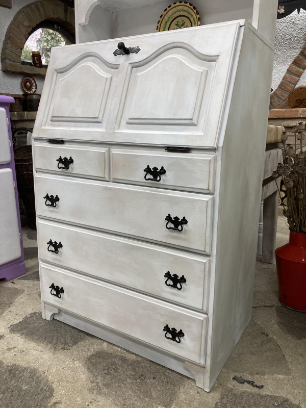 KOM03 - Komoda v štýle vintage. - Cena 125€. 3