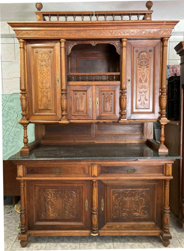 Krásny Altdeutsch príborník / kredenc - Cena 890€