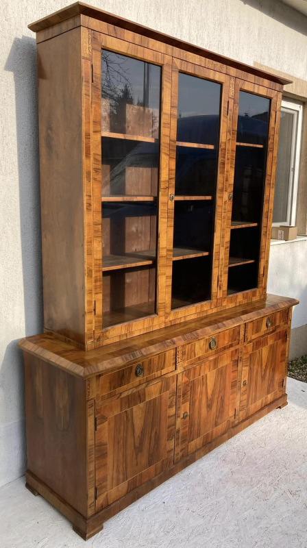 Trojdverová knižnica / vitrína Biedermeier - Cena 1.900 € 2