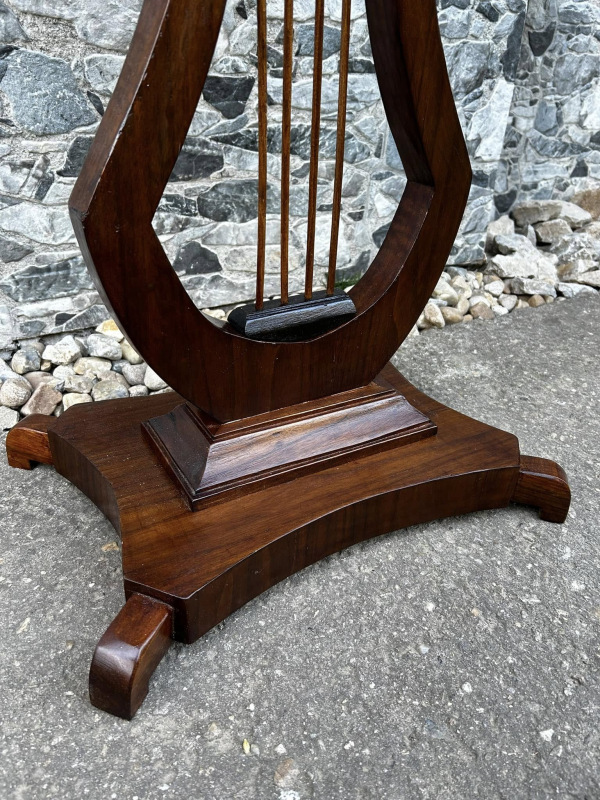 Stolík Biedermeier s lýrou, po renovácii - Cena 490 € 5