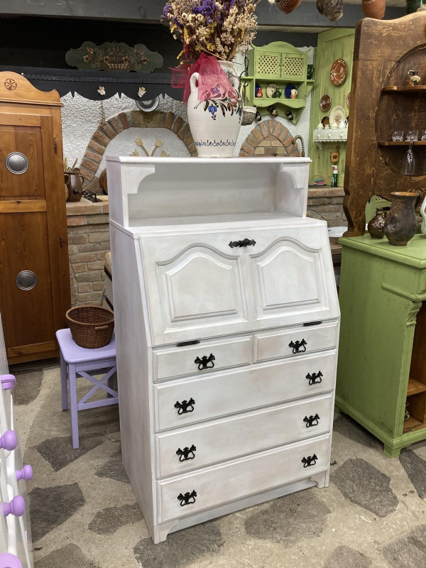 KOM03 - Komoda v štýle vintage. - Cena 125€. 4