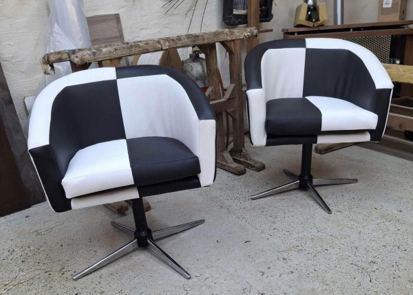 Otočné retro kreslá komplet zrenovované - Cena 250 € / kus 1
