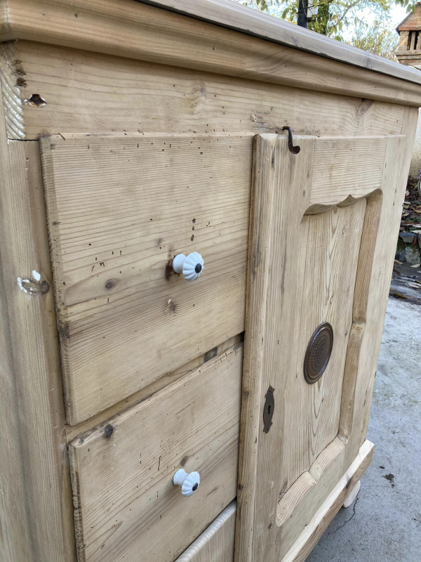 PS16 - Dobová potravinová skrinka / chlebník v zreštaurovanom stave. - Cena 480€ 5