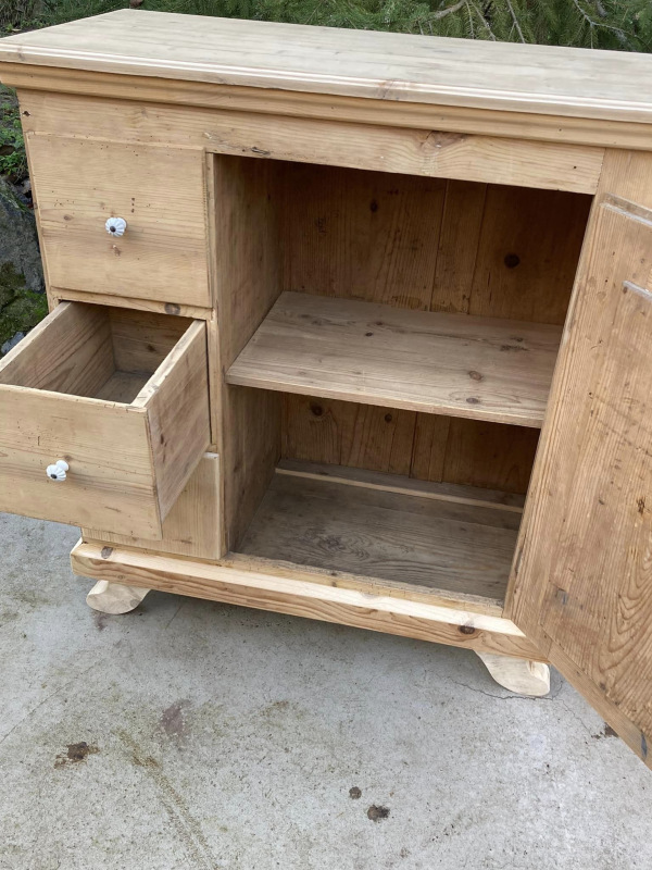 PS16 - Dobová potravinová skrinka / chlebník v zreštaurovanom stave. - Cena 480€ 4