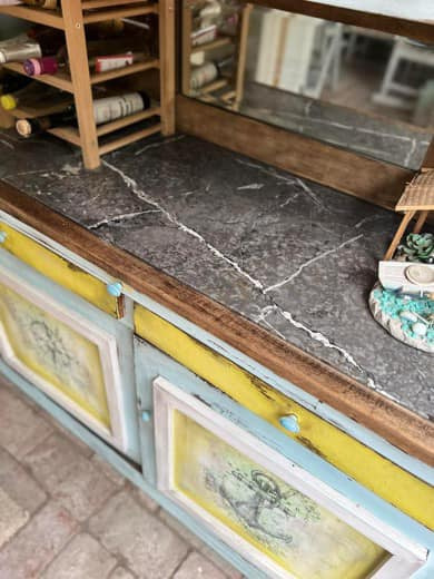 K21 - maľovaný kredenc - Cena 335€ 5