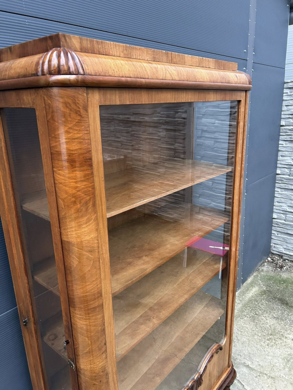 V65 - Art deco (Prvorepubliková) vitrína - Cena 790€ 6