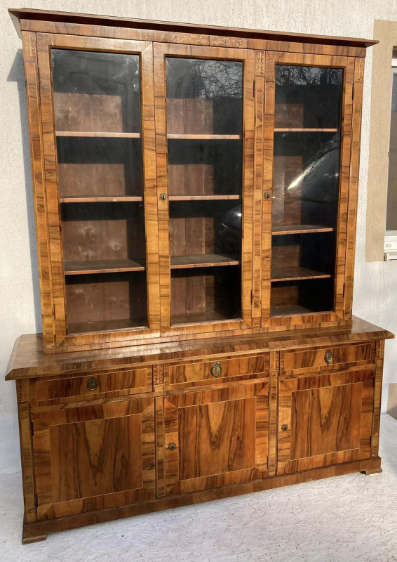 Trojdverová knižnica / vitrína Biedermeier - Cena 1.900 € 1