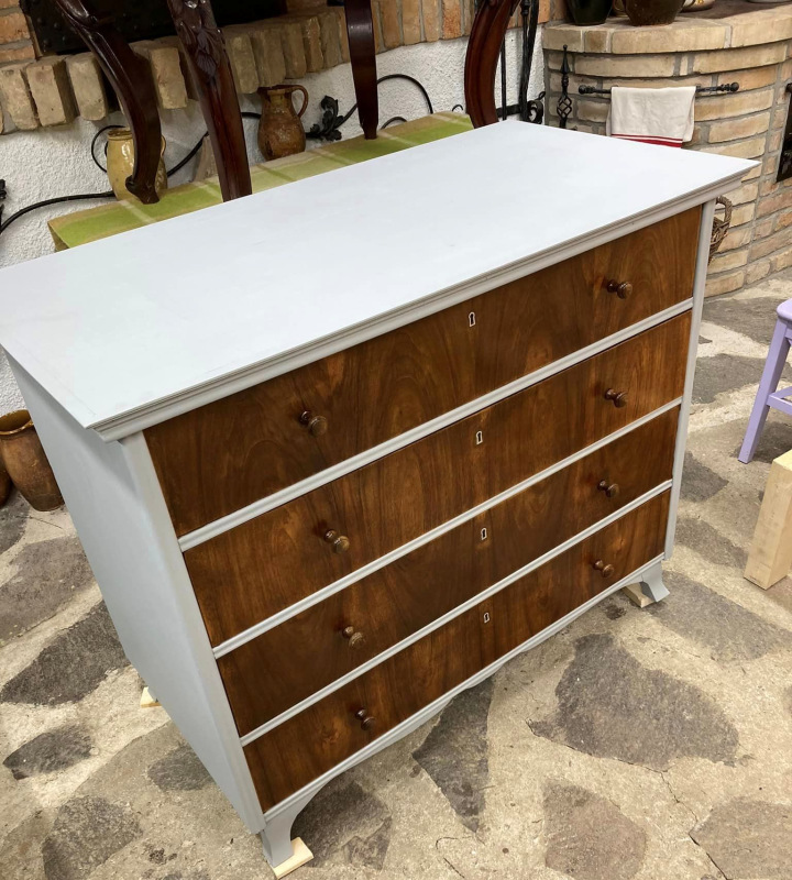 KOM07 - Vintage komoda v sivej farbe v zreštaurovanom stave. Cena 250€. 1