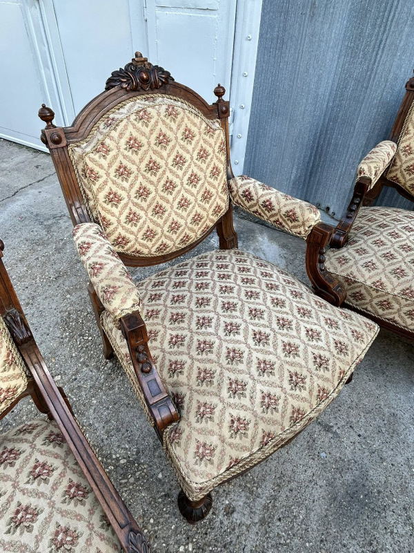 Sedenie Altdeutsch - Sofa s dvomi veľkými a dvomi malými kreslami a stolíkom - Cena 980 € 8