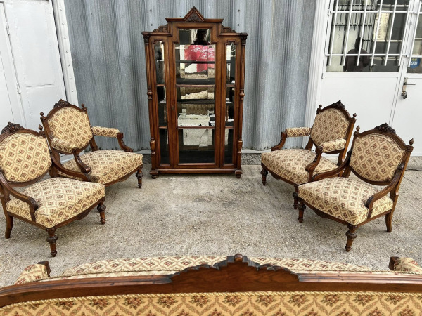 Sedenie Altdeutsch - Sofa s dvomi veľkými a dvomi malými kreslami a stolíkom - Cena 980 € 7