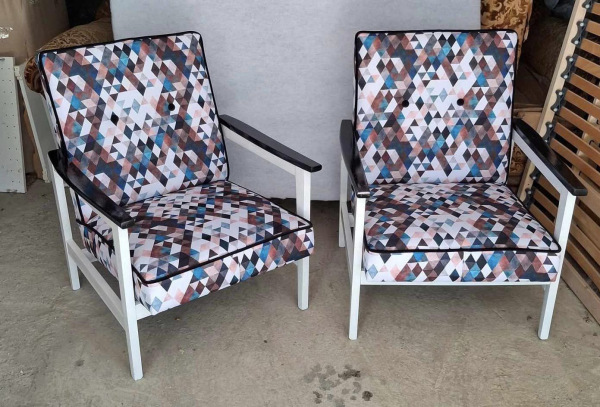 F119 -zrenovované Mid-Century retro kreslá (1970) - Cena 250 € / ks 1