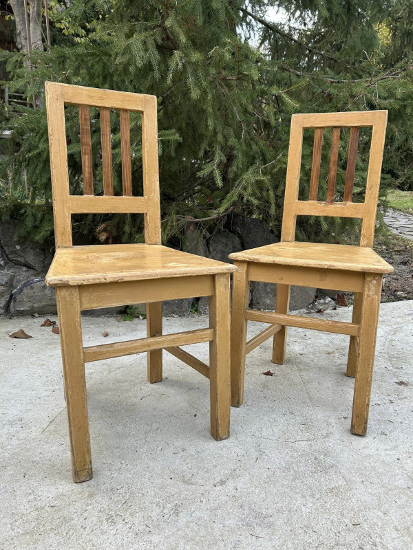 CH07 - 2ks vintage stoličky, voskované. Cena 30€/ks.