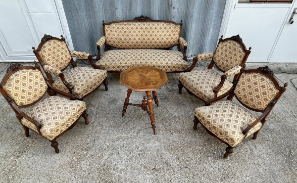 Sedenie Altdeutsch - Sofa s dvomi veľkými a dvomi malými kreslami a stolíkom - Cena 980 € 5