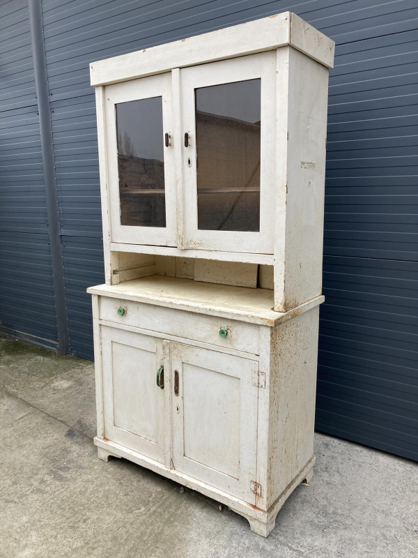 K38 -Vidiecky kredenc/príborník v pôvodnom stave, pred renováciou. Cena 220€ 1