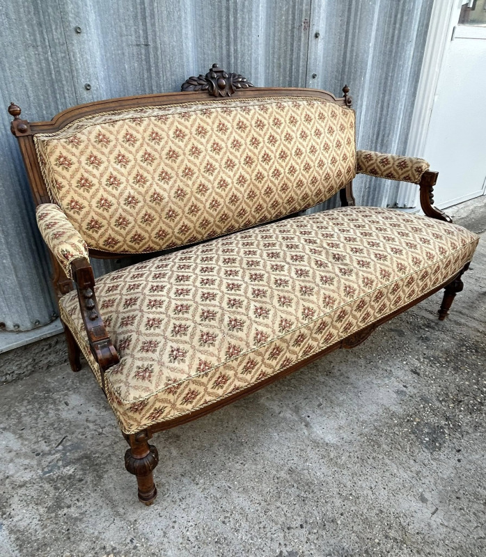 Sedenie Altdeutsch - Sofa s dvomi veľkými a dvomi malými kreslami a stolíkom - Cena 980 € 1