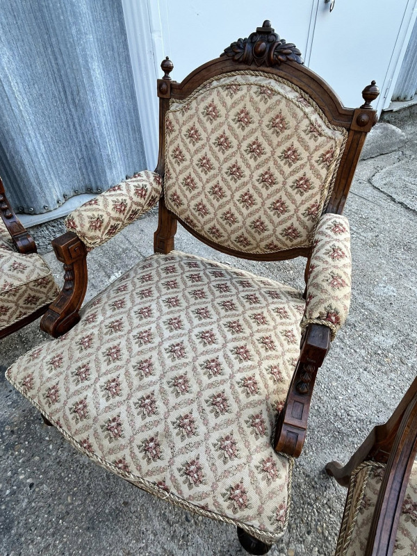 Sedenie Altdeutsch - Sofa s dvomi veľkými a dvomi malými kreslami a stolíkom - Cena 980 € 2