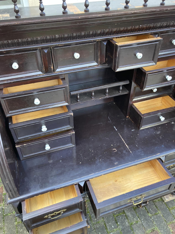 Elegantný dobový písací stôl Alt Deutsch s nadstavbou - Cena 1.499 € 3