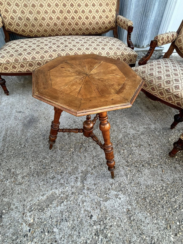 Sedenie Altdeutsch - Sofa s dvomi veľkými a dvomi malými kreslami a stolíkom - Cena 980 € 6