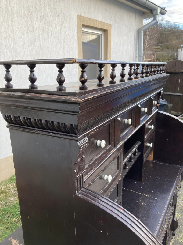 Elegantný dobový písací stôl Alt Deutsch s nadstavbou - Cena 1.499 € 2