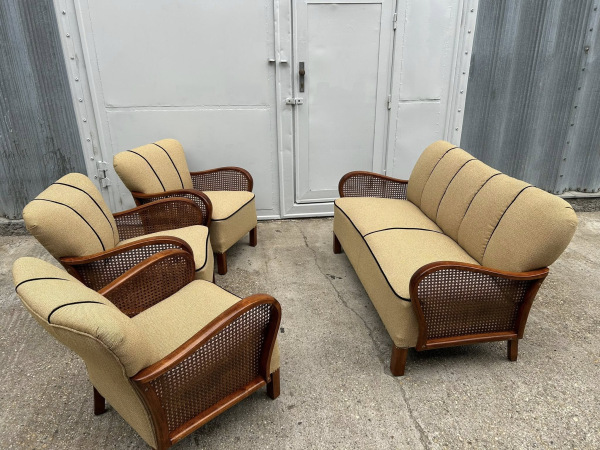 F217 - Sedacia súprava s tromi kreslami - Cena za komplet 2.400 € 10