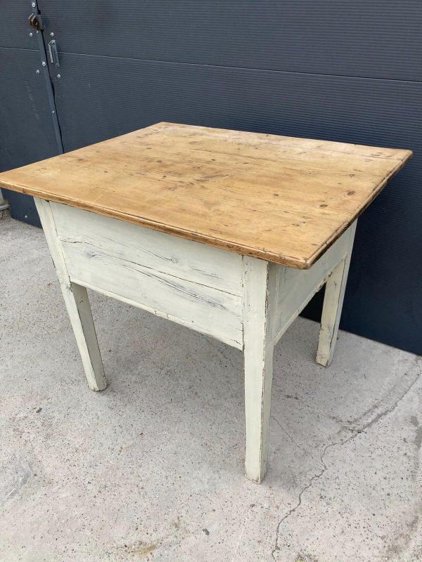 ST02 - Kuchynský stôl vo vintage štýle - Cena 110€ 1