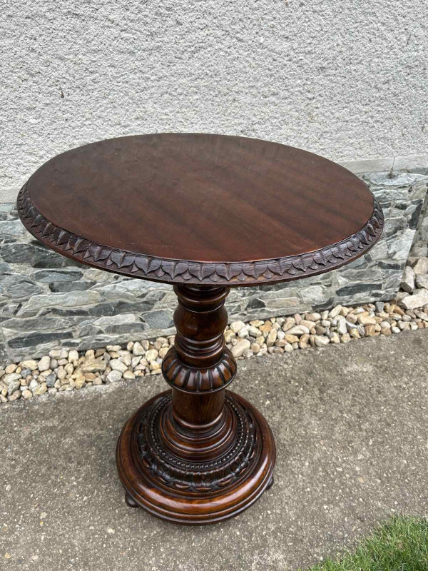 Stôl z obdobia Prvej republiky - Cena 390€