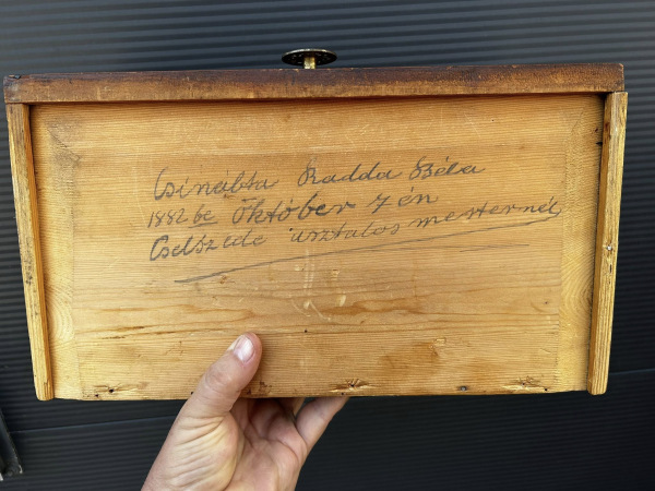 Písací kabinet z mákkého dreva v kombinácii s čerešňový drevom - cena na vyžiadanie. 9