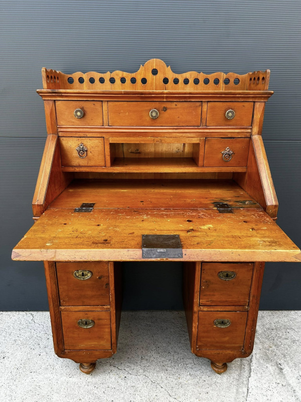 Písací kabinet z mákkého dreva v kombinácii s čerešňový drevom - cena na vyžiadanie. 5