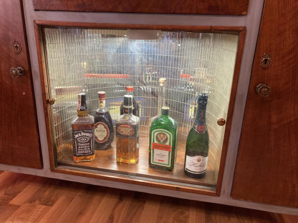 VIN04 - dizajnová vinotéka (Alkoholový bar) s osvetlením. - Cena 390€ 2