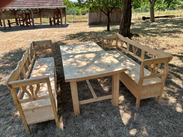 L52 - Vidiecke lavice / šafárne, s odkladacím priestorom - Cena 450 € 6