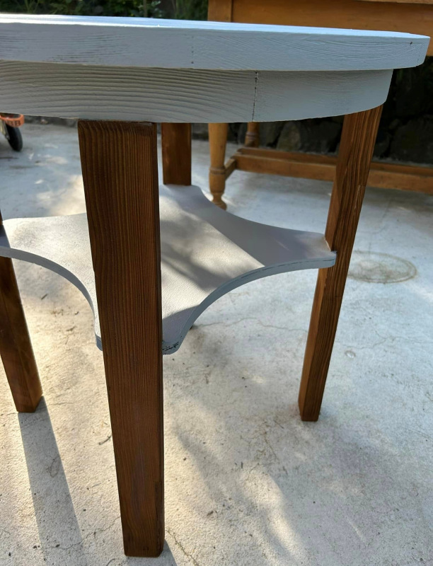 ST29 - Malý stôl s dizajnom Vintage. - Cena 55€ 1