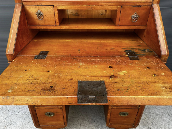 Písací kabinet z mákkého dreva v kombinácii s čerešňový drevom - cena na vyžiadanie. 6